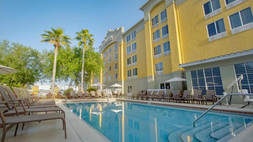 The Galleria Palms Outdoor Pool Chaise Lounges Palm Trees