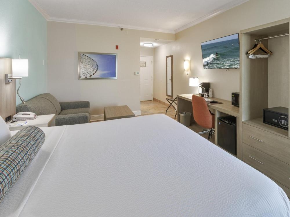 Galleria Palms Hotel King Room Desk Seating