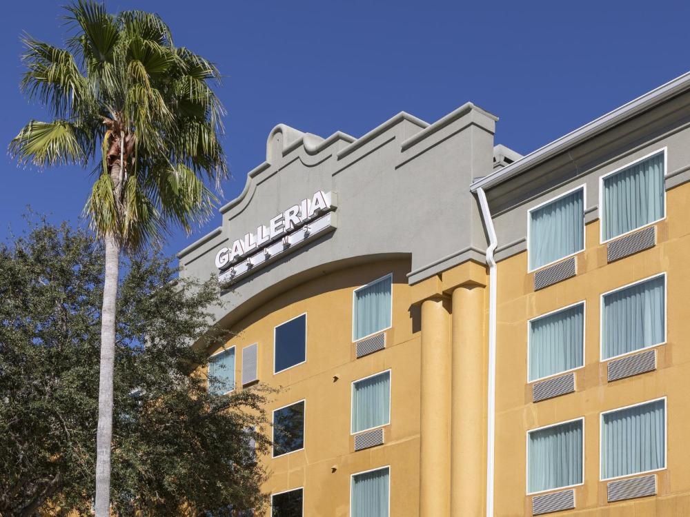 The Galleria Palms Exterior Entrance Guest Parking