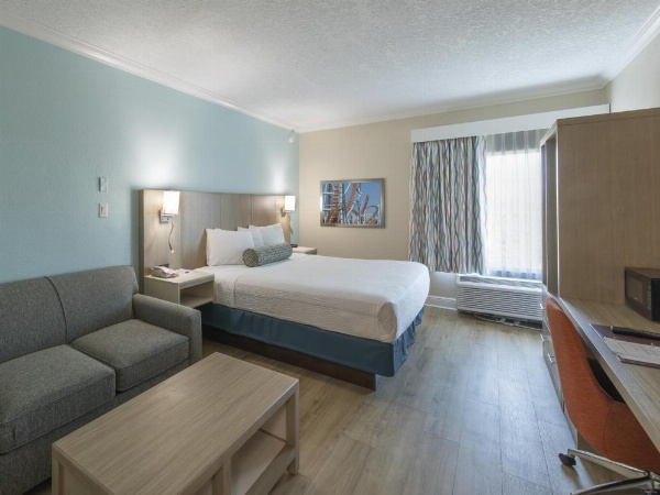 Hotel In Kissimmee Double Room Two Queen Beds Bedside Outlets